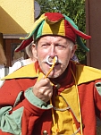 Hofnarr mit Nasenring